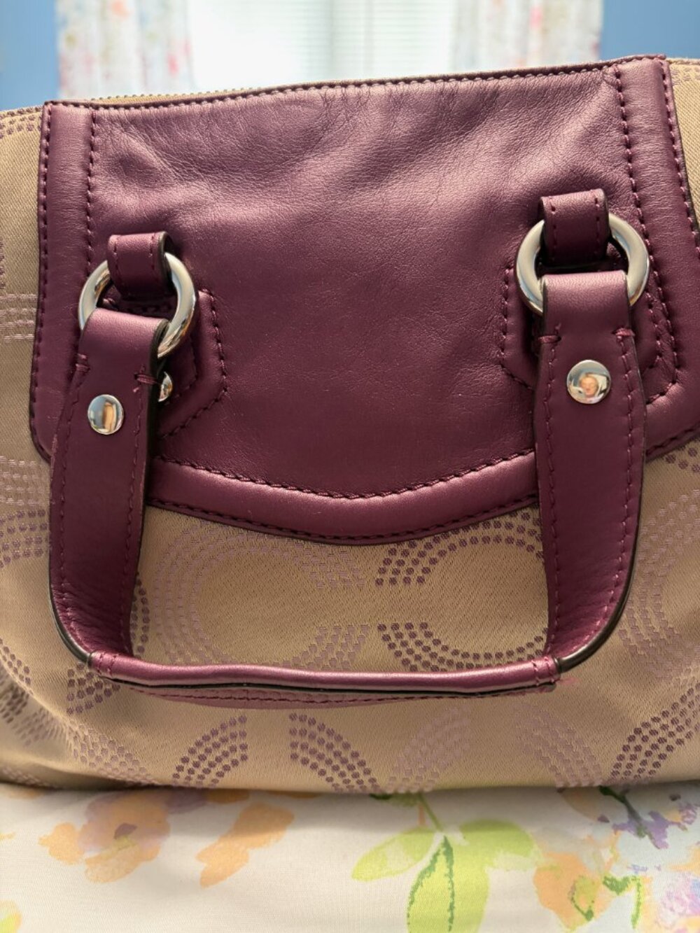 Coach Handbag Pre-owned - Excellent Condition - Picture 13 of 16